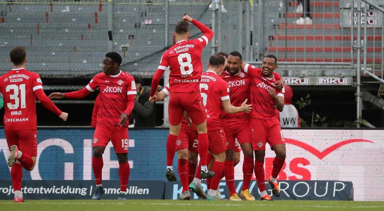 Traumtor! Würzburg legt in Aufstiegsspiel vor