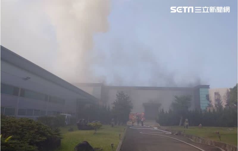 事發工廠位置就在熱門景點潭雅神綠園道旁，火警發生當時也有不少民眾目擊。（圖／翻攝畫面）