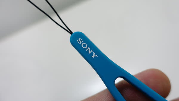 炫彩魔方 SONY SRS-X11 藍牙喇叭 開箱