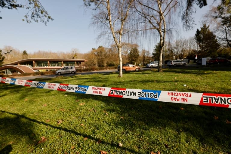 Un  cordon de police est déployé le 24 février 2021 à Boussy-saint-Antoine, en Essonne, après une rixe ayant abouti au meurtre d'un collégien de 14 ans - Thomas COEX © 2019 AFP