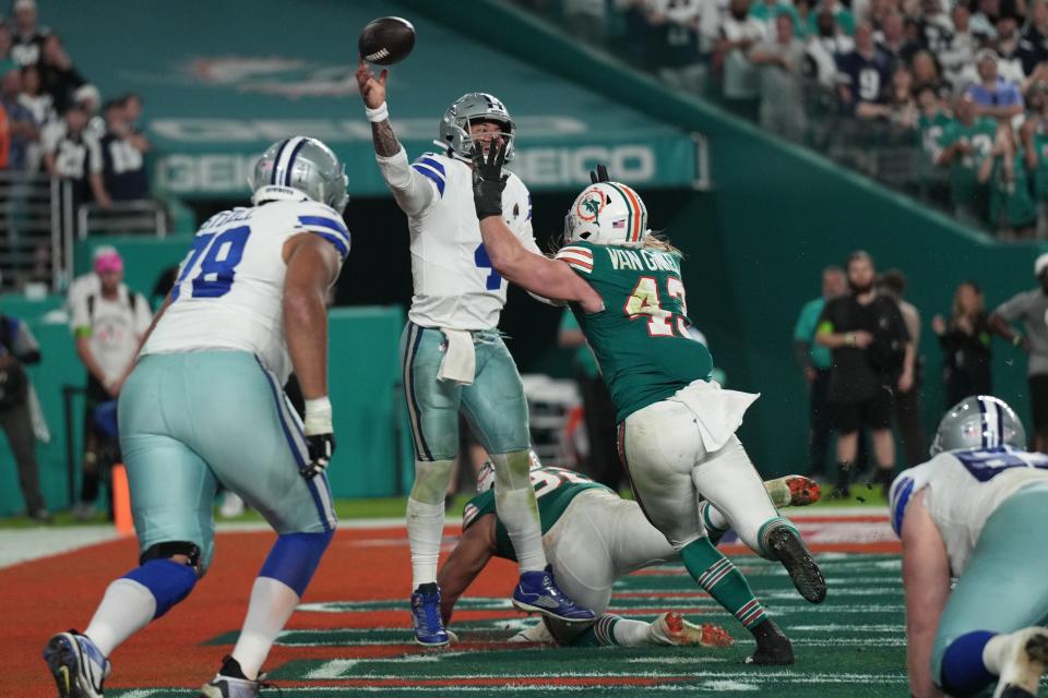 Miami Dolphins linebacker Andrew Van Ginkel (43) gets pressure on Dallas Cowboys quarterback Dak Prescott (4) during the second half of an NFL game at Hard Rock Stadium in Miami Gardens, Dec. 24, 2023.