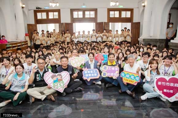 竹市一一三年「暑期青年返鄉服務志工隊」大合照