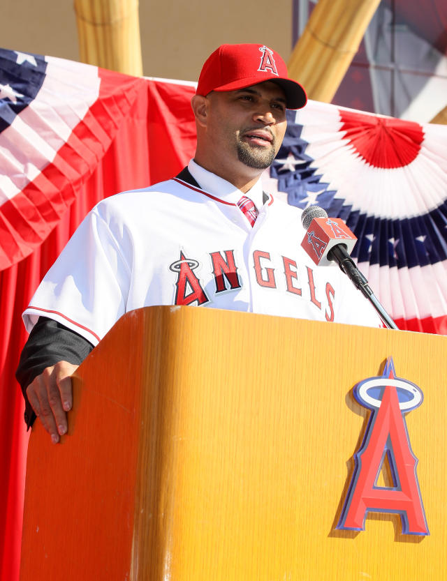 Pujols welcomed by thousands of Angels fans