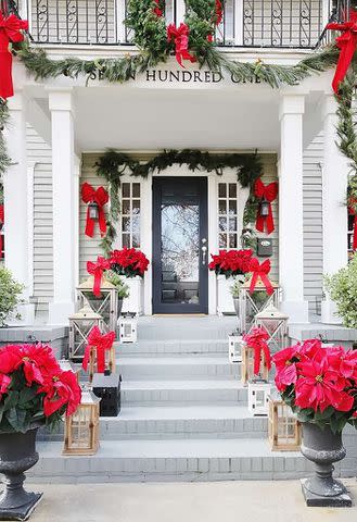 <p><a href="https://thistlewoodfarms.com/christmas-decorating-ideas-for-your-porch/" data-component="link" data-source="inlineLink" data-type="externalLink" data-ordinal="1">Thistlewood Farms</a></p>