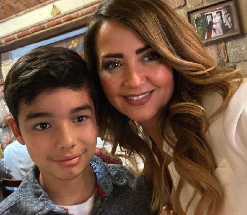Andrea Legarreta con su sobrino Mateo/Foto tomada del perfil de Instagram de la conductora.