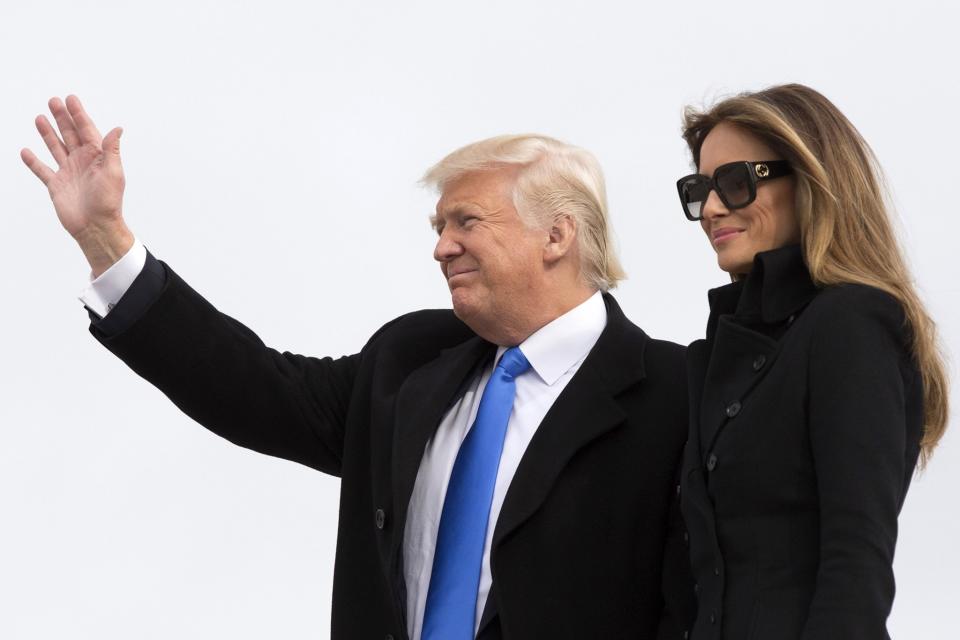 <p>Melania semblait obligée de parler ouvertement de la vie sexuelle active du couple. Elle a publiquement évoqué le fait qu’ils avaient des relations sexuelles plus d’une fois par jour, et a révélé qu’elle était quasiment nue au lit avec Donald pendant une conversation avec Howard Stern en 1999.<br>[Photo : Getty] </p>