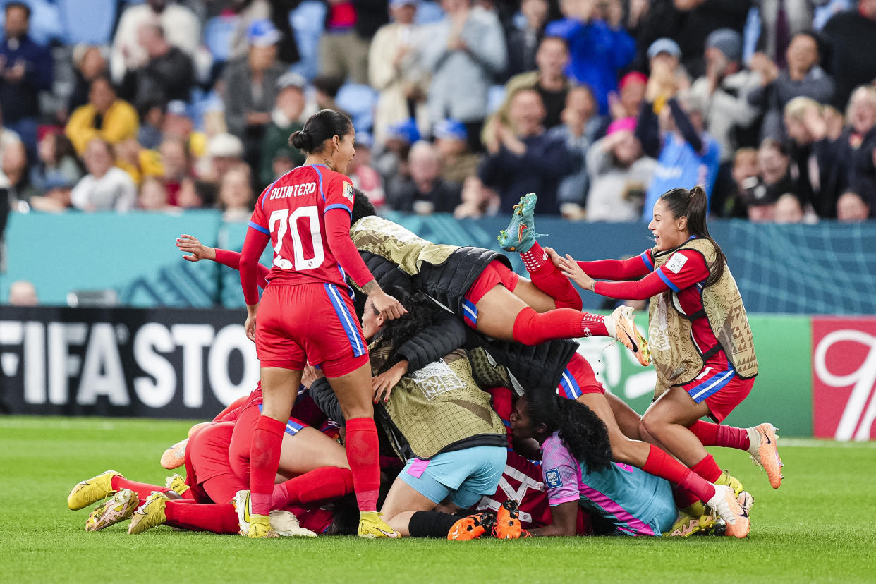 La selección de Panamá celebra el gol de Marta Cox en el partido contra Francia de la Copa Mundial Femenina Australia y Nueva Zelanda 2023  | Foto: Daniela Porcelli/Eurasia Sport Images/Getty Images