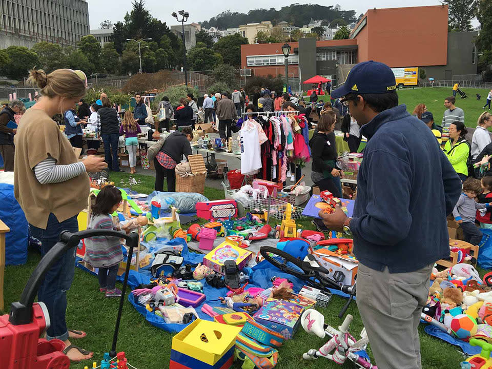 <b>Photo: Duboce Park Tag Sale/<a href="https://www.facebook.com/duboceparksf/photos/gm.664510814069686/2117037025069021/?type=3&theater" rel="nofollow noopener" target="_blank" data-ylk="slk:Facebook;elm:context_link;itc:0;sec:content-canvas" class="link ">Facebook</a></b>