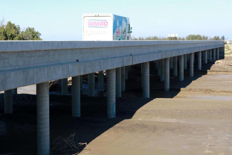 The 500-foot-long bridge over Arroyo Pasajero Creek on State Route 269 has given residents of the rural community of Huron peace of mind. The bridge spans the creek that would typically flood over the former road during rainy periods, shutting off access to Huron.