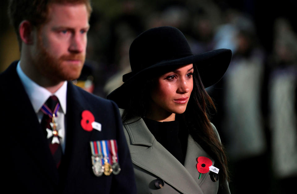 <p>La exestrella de la serie ‘Suits’ (2011-) aprobó y con buena nota el Día de Anzac, en el que presumió de elegancia con la ayuda de un complemento que nunca había llevado en acto oficial: el sombrero. (Foto: Reuters). </p>