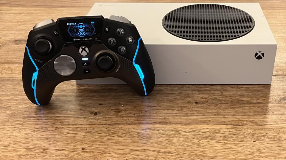 The Turtle Beach Stealth Ultra controller and an Xbox Series S console.