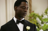 <p>L’interprète de Preston Burke dans <i>Grey’s Anatomy</i> a été évincé de la série en 2007 après avoir tenu des propos homophobes devant l’acteur T. R Knight, qui jouait George O’Malley. Après quelques apparitions, l’acteur a cependant réussi à retrouver un rôle dans la série <i>Les 100</i>, où il incarne le Chancelier Jaha.</p>...