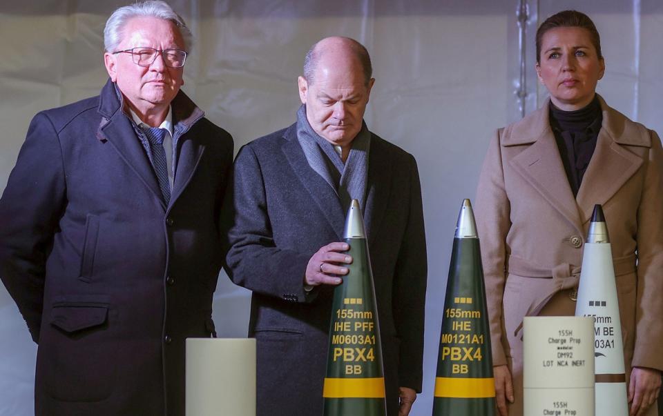 Olaf Scholz (centre) at the ground-breaking ceremony of a new Rheinmetall ammunition plant in Unterluess in Germany