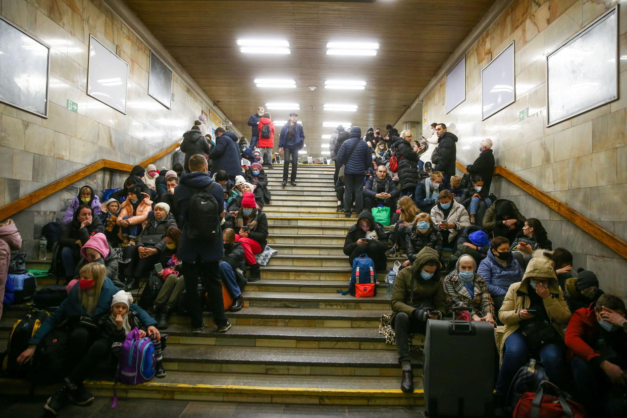 People take shelter in a subway station, after Russian President Vladimir Putin authorized a military operation in eastern Ukraine, in Kyiv, Ukraine February 24, 2022.  REUTERS/Viacheslav Ratynskyi