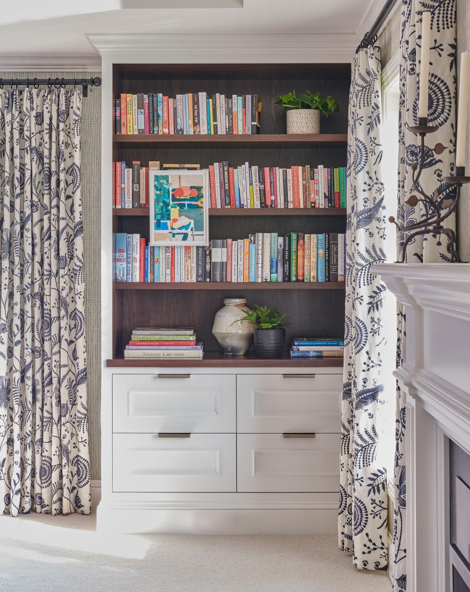 The primary bedroom echoes first floor’s soothing palette. Ganley’s favorite color—blue—is subtly featured in the Colefax and Fowler drapes. The small painting is an oil on paper by Tim Braden.