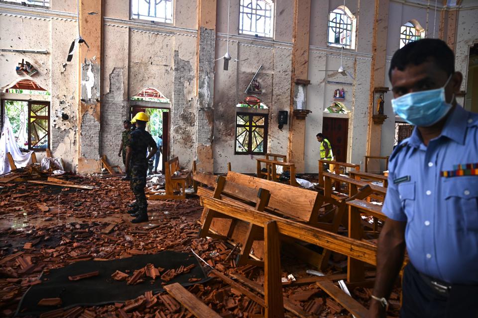 At least 290 are now known to have died in a series of bomb blasts that tore through churches and luxury hotels in Sri Lanka. Source: Getty Images