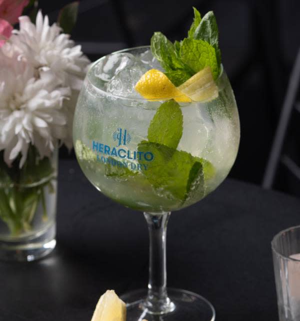Heráclito, el gin argentino creado por el maestro de recetas Julián Varea.
