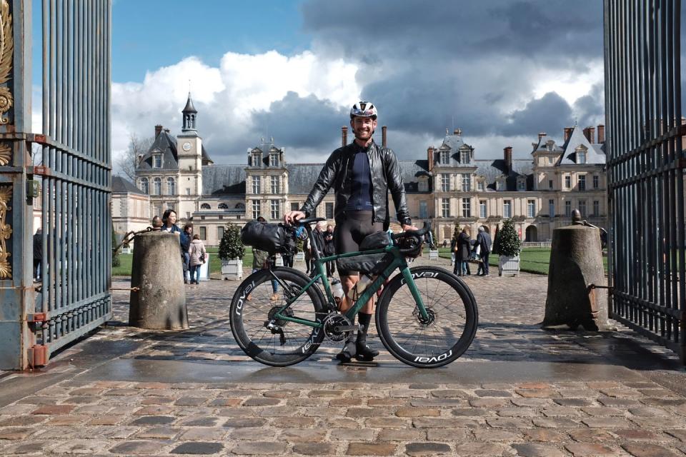 ultra jack epic ride from girona, spain, to roubaix, france, on his specialized sl8