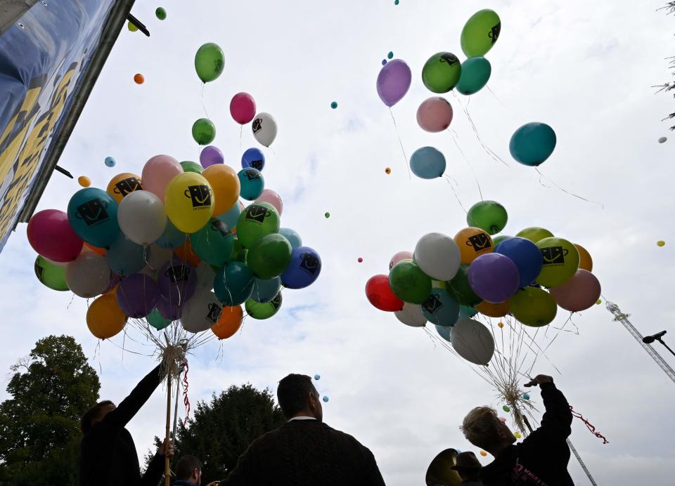 Balloons are released at the end of the brass music concert at the Theresienwiese Oktoberfest fair grounds in Munich, southern Germany, on September 25, 2022. The world's biggest beer festival Oktoberfest runs until October 3, 2022. 