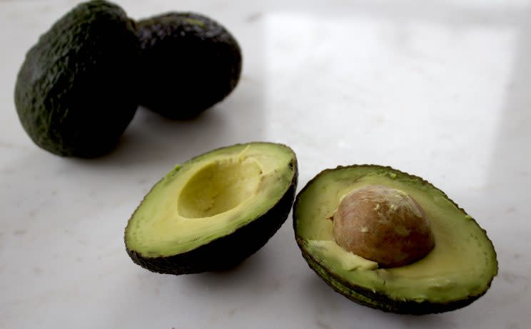 Escoger alimentos de calidad como el aguacate, rico en grasas monoinsaturadas te mantendrá sano y fuerte. (Foto: Dorit Jaffe)