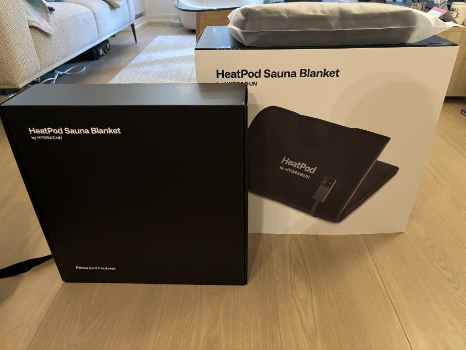 The HeadPod Sauna Blanket 2 comes with a blanket insert, pillow, footrest, and storage bag (Photo via Alex Cyr).