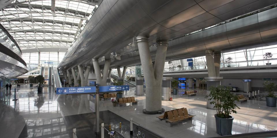 The inside of a terminal at Incheon International Airport, photographed in 2007.