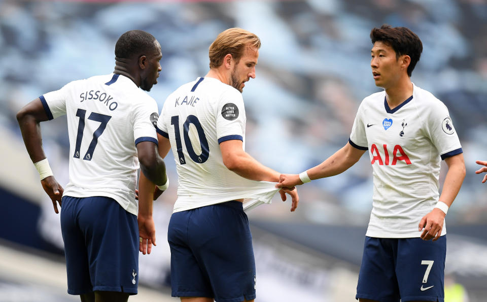 LONDON, ENGLAND - JULY 19: Heung-Min Son of Tottenham Hotspur pulls Harry Kane of Tottenham Hotspur shirt during the Premier League match between Tottenham Hotspur and Leicester City at Tottenham Hotspur Stadium on July 19, 2020 in London, England. Football Stadiums around Europe remain empty due to the Coronavirus Pandemic as Government social distancing laws prohibit fans inside venues resulting in all fixtures being played behind closed doors. (Photo by Michael Regan/Getty Images)