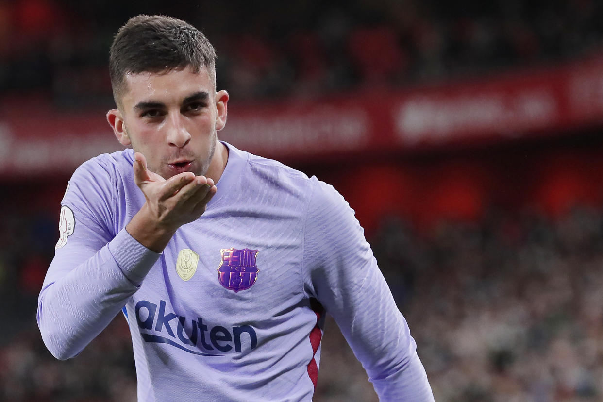 BILBAO, SPAIN - JANUARY 20: Ferran Torres of FC Barcelona celebrates 1-1 during the Spanish Copa del Rey  match between Athletic de Bilbao v FC Barcelona at the Estadio San Mames on January 20, 2022 in Bilbao Spain (Photo by David S. Bustamante/Soccrates/Getty Images)