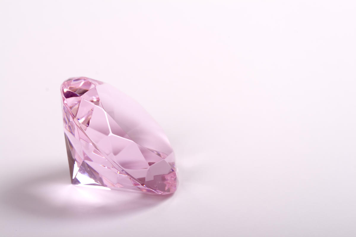 El origen de los raros y valiosos diamantes rosas.