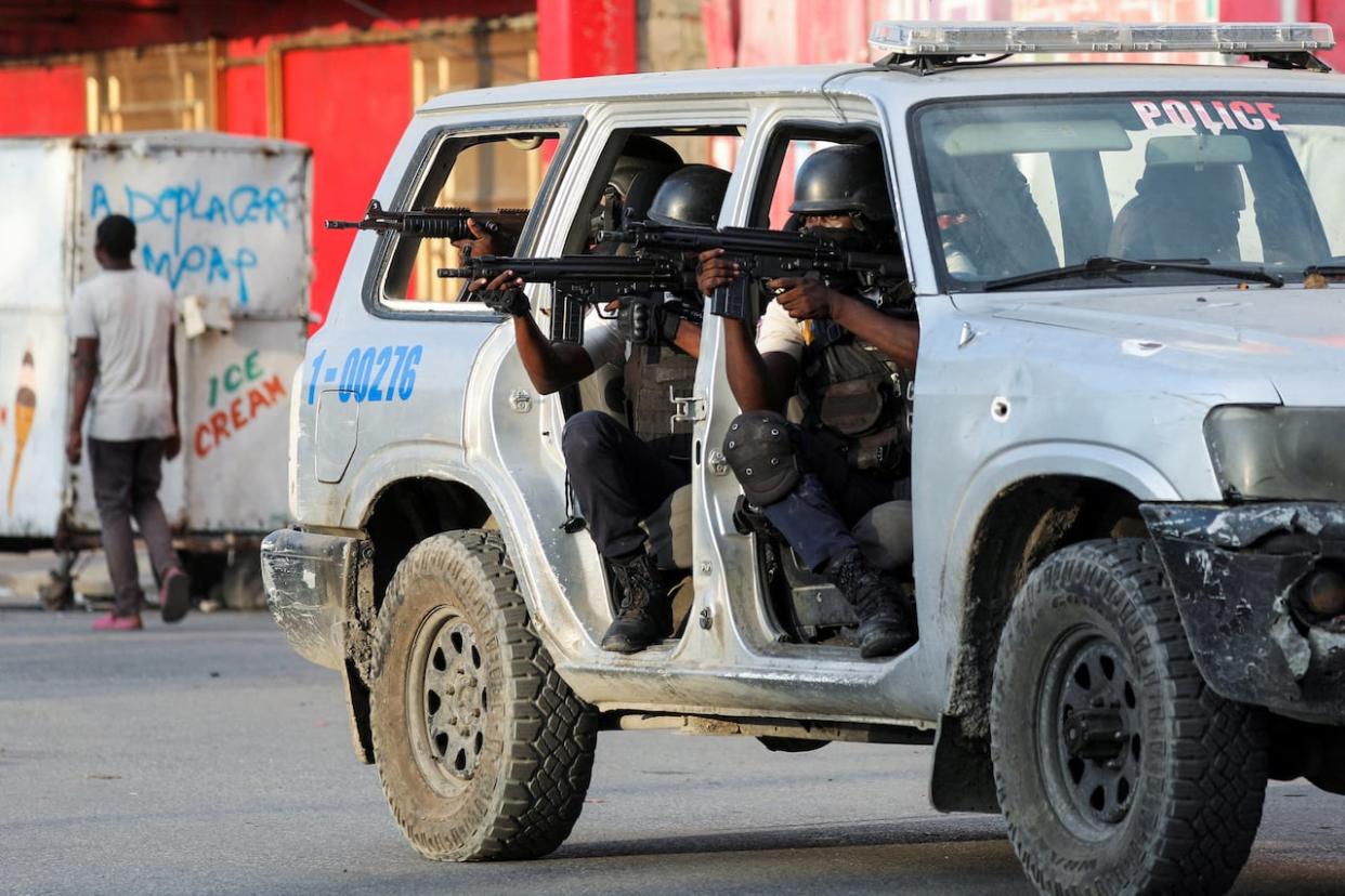 Police officers take part in a confrontation with gangs near the National Palace in Port-au-Prince, Haiti on March 21, 2024. (Ralph Tedy Erol/Reuters - image credit)