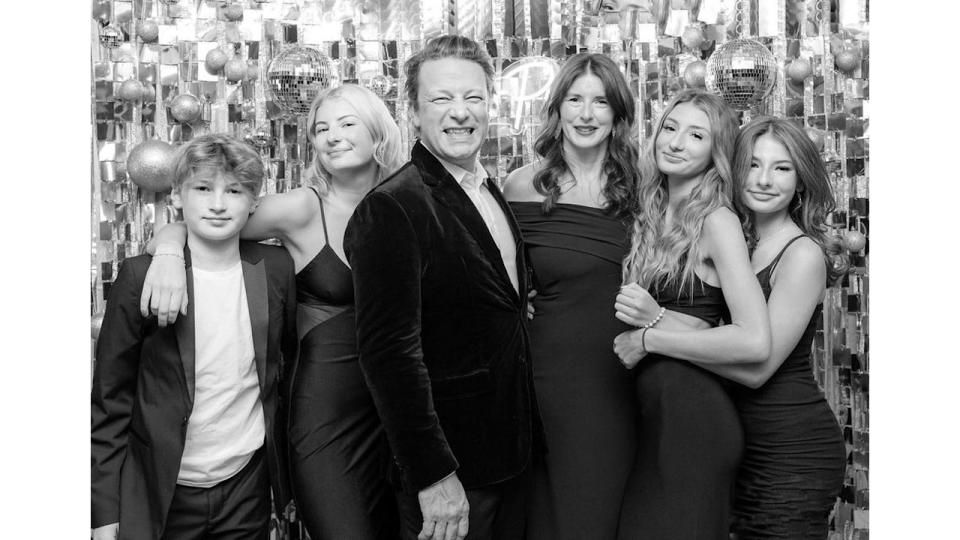 jamie oliver and wife jools posing with children buddy poppy daisy and petal