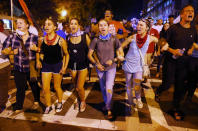 <p>Protesters march during another night of protests over the police shooting of Keith Scott in Charlotte, North Carolina, U.S. September 23, 2016. (Mike Blake/Reuters)</p>