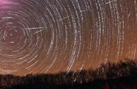 Leonids meteors are seen streaking through the sky in Muju county, 300 kilometers, southwest of Seoul, South Korea Monday, Nov. 19, 2001. (AP Photo/Yonhap)