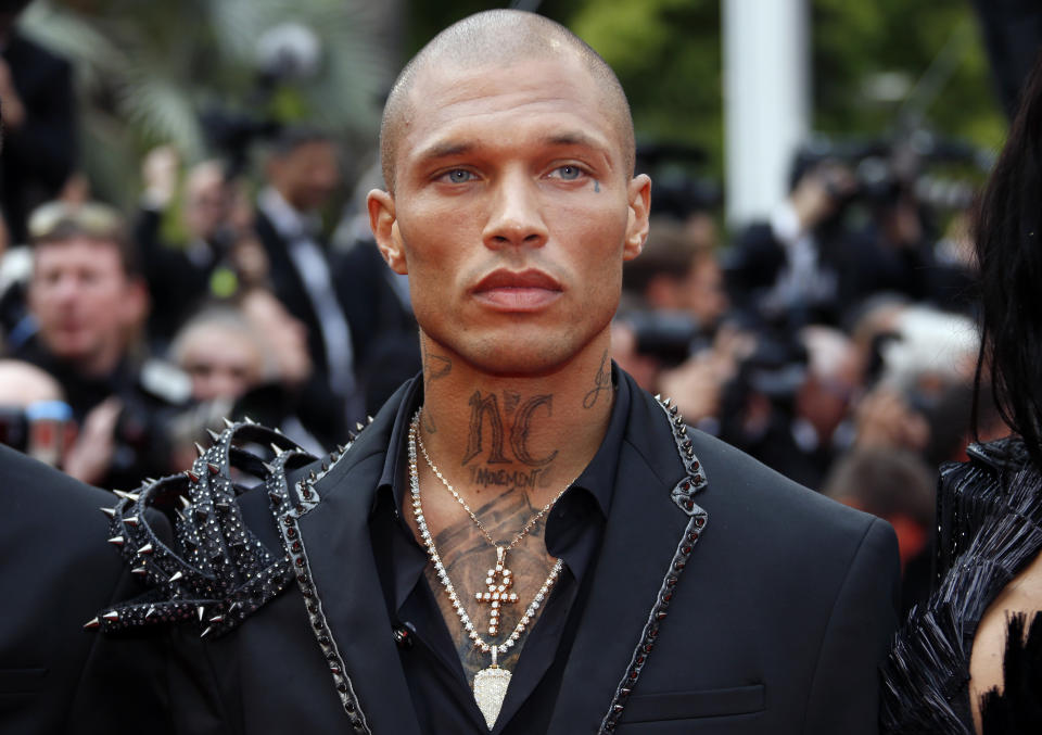 Jeremy Meeks ist seit der Veröffentlichung seines Polizeifotos ein gefragtes Model - und bekommt nun Konkurrenz (Bild: REUTERS/Jean-Paul Pelissier)