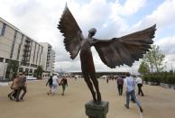 Une statue d'Icare est située à l'endroit d'une salle pouvant accueillir 5000 personnes pour les repas. (Reuters)