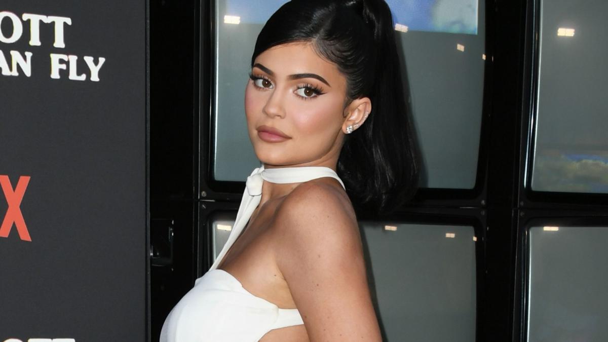 Kylie Jenner works out in grey Alo Yoga booty shorts after her