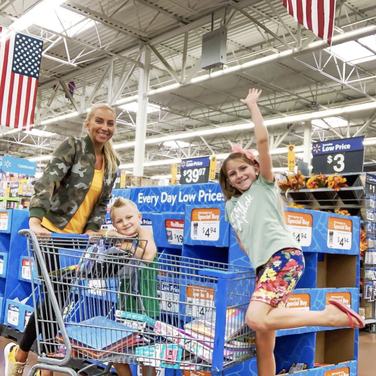 Melea Johnson loves to make Walmart bargain shopping a family affair. (Photo: Instagram.com/themeleashow)