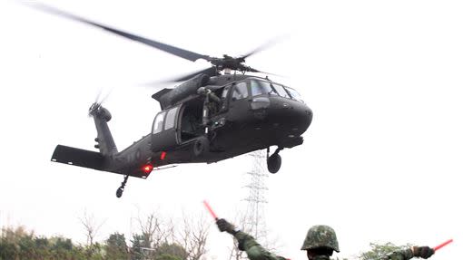 黑鷹直升機墜機事件讓外界不免質疑，何以這麼多位高階軍事菁英會全數搭上同一架直升機。（圖／記者邱榮吉攝影）