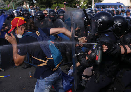 Police use pepper spray as thousands of Romanians from diaspora attend rallies in major cities across the country and outside government headquarters in the capital Bucharest, Romania August 10, 2018. Inquam Photos/Octav Ganea via REUTERS