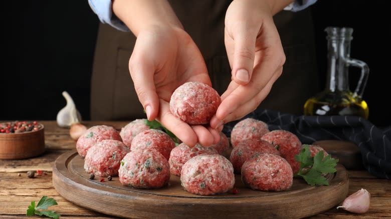 Person making meatballs 