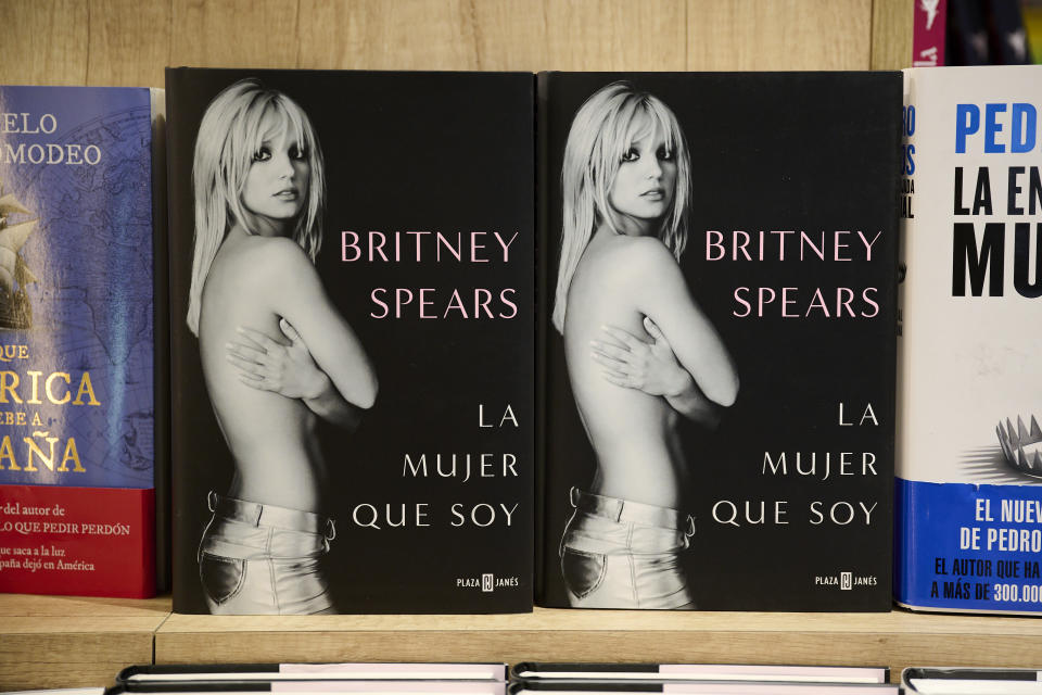 "La Mujer Que Soy" ("The Woman In Me"), la autobiografía de Britney. (Photo by Carlos Alvarez/Getty Images)