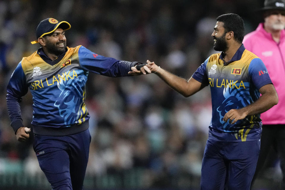 Sri Lanka's Lahiru Kumara, right, is congratulated by a teammate after dismissing England's Liam Livingstone during the T20 World Cup cricket match between England and Sri Lanka in Sydney, Australia, Saturday, Nov. 5, 2022. (AP Photo/Rick Rycroft)