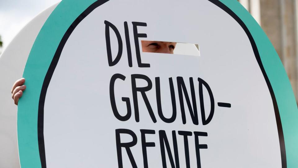 Grundrente: Rund 1,3 Millionen Bürger mit kleiner Rente bekommen einen Aufschlag.