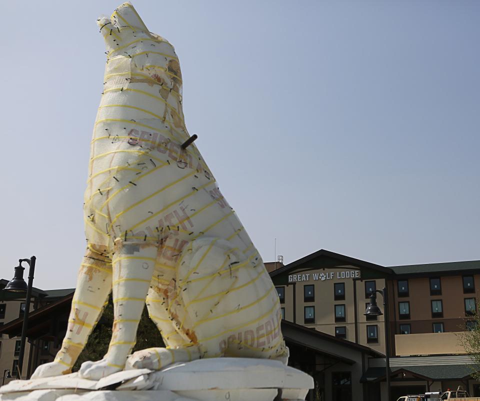A statue of a howling wolf outside of the Great Wolf Lodge in Perryville, Md.