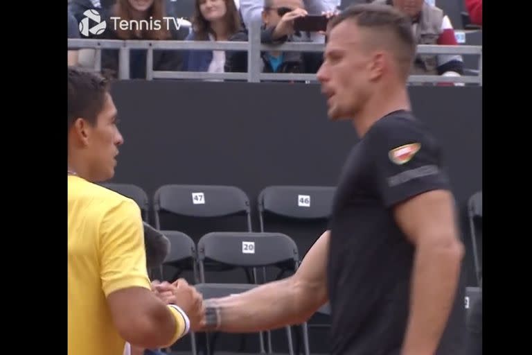 Momento tenso en el ATP de Lyon, entre el argentino Sebastián Báez y el húngaro Marton Fucsovics
