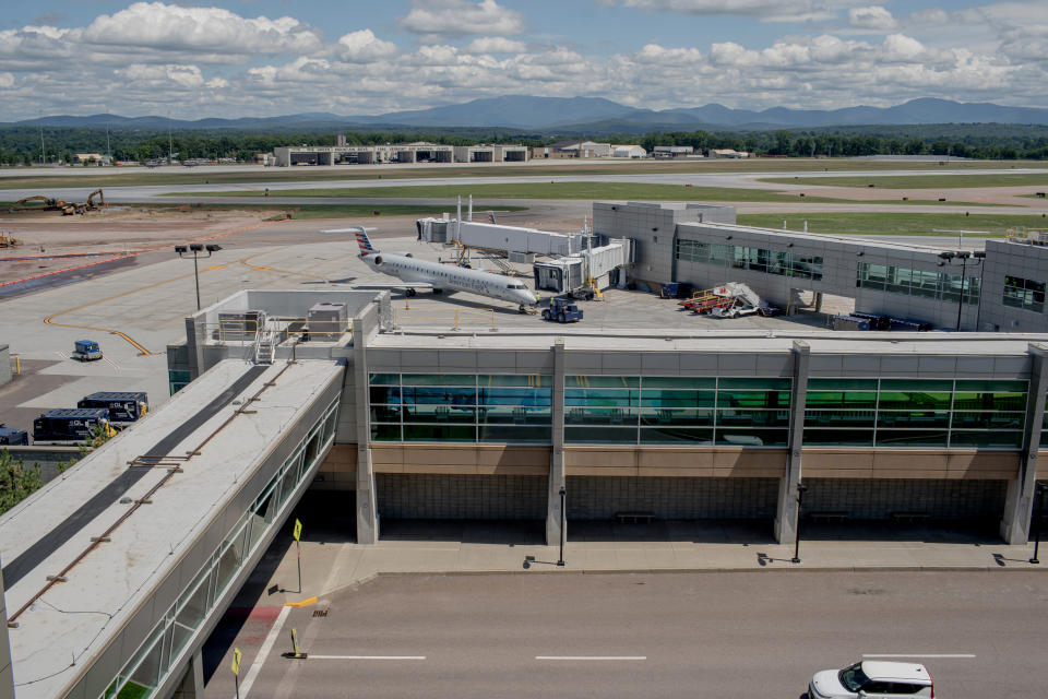 Una vista del Aeropuerto Internacional de Burlington donde Annie Frodeman trabaja jornadas laborales como agente de rampa para Aerolíneas Piedmont, en Burlington, el 21 de julio de 2020. (John Tully/The New York Times)