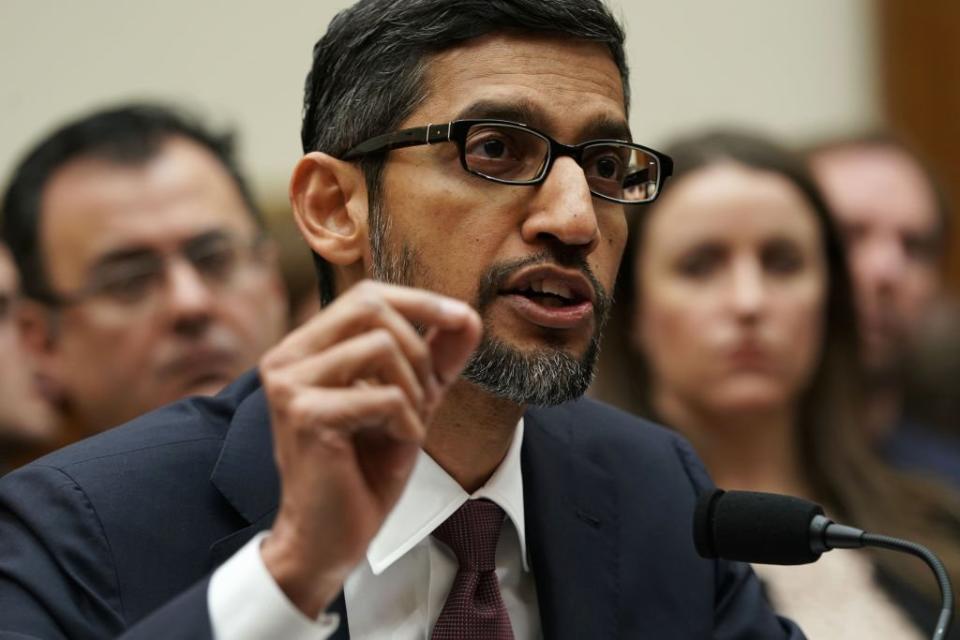 Steigende Inflations- und Zinssätze, die Aussicht auf eine Rezession und niedrigere Werbeausgaben haben Google-Chef Sundar Pichai vorsichtiger werden lassen, wenn es um Einstellungen und Ausgaben geht.  - Copyright: Alex Wong/Getty Images