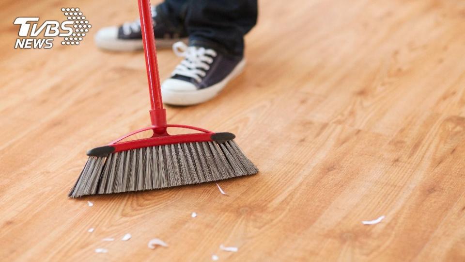 人妻認為居家大掃除相當累人。（示意圖／shutterstock達志影像）