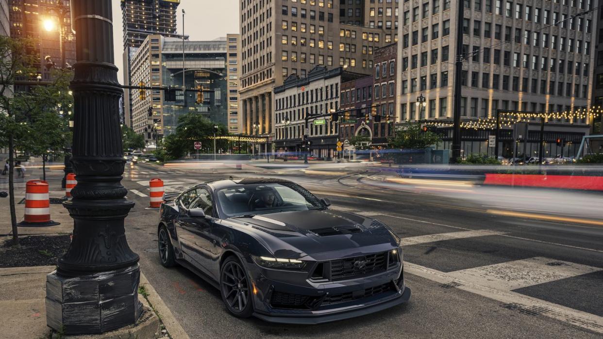 2024 ford mustang dark horse