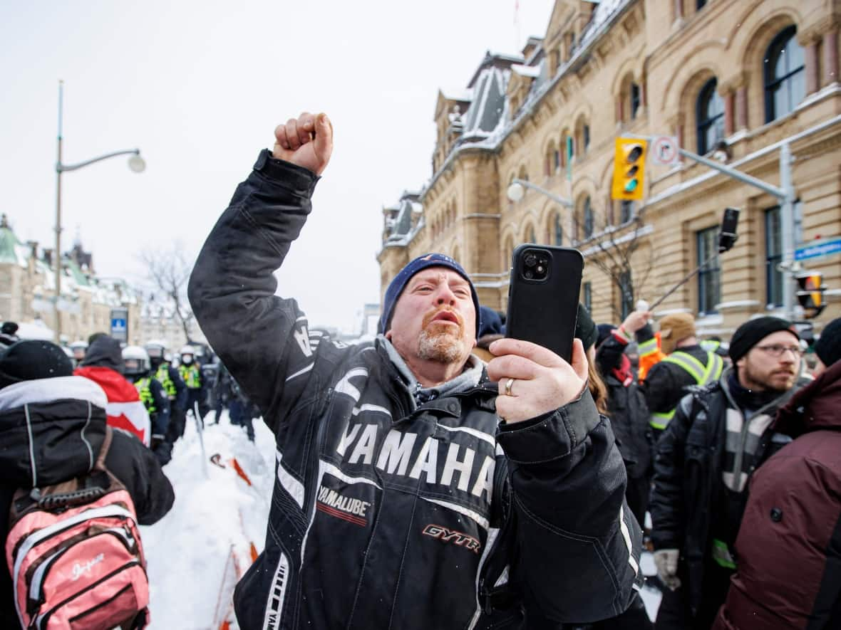 Police enforce an injunction against anti-vaccine mandate protesters near Parliament Hill in Ottawa on Feb. 19, 2022. (Evan Mitsui/CBC - image credit)